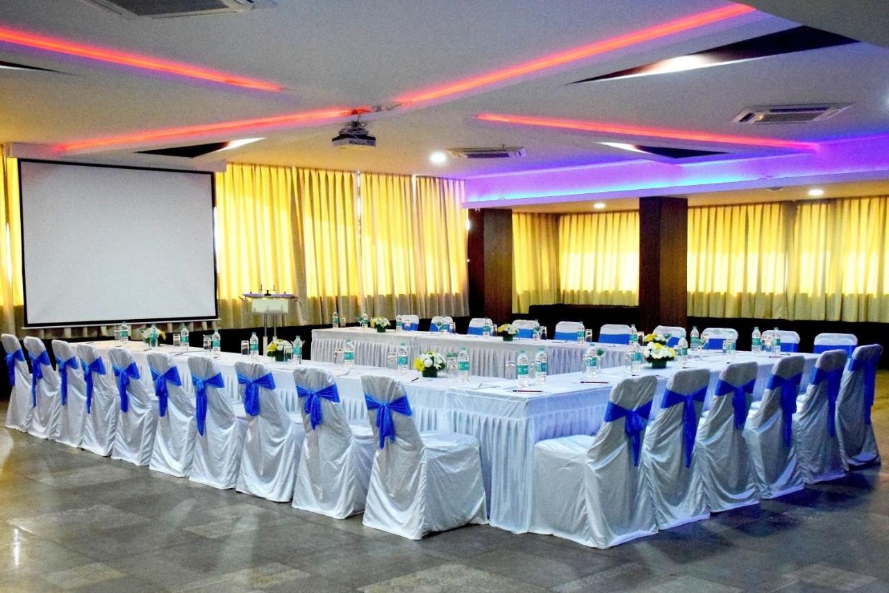 Hotel Citrus Prime Candolm, Goa Candolim Exterior photo